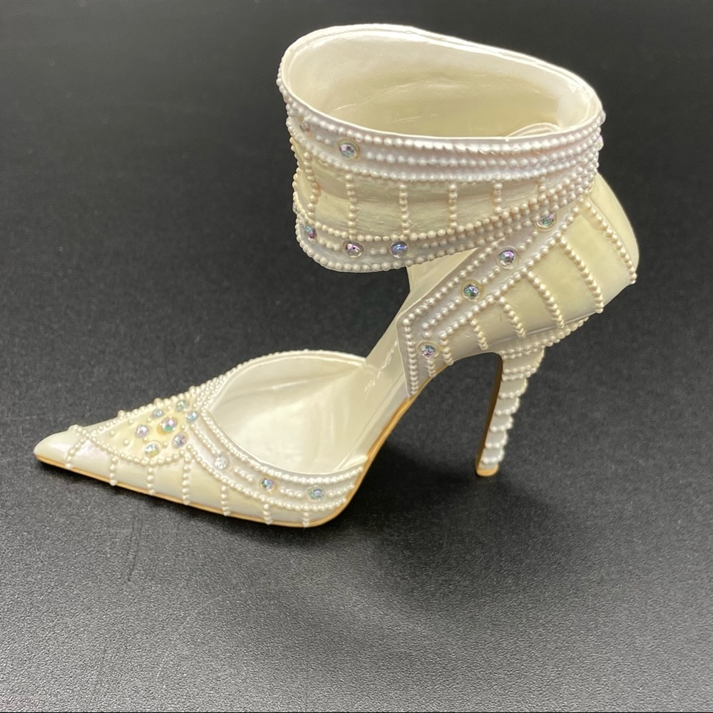 Rare Lorraine Vail-Just the Right Shoe-Ethereal